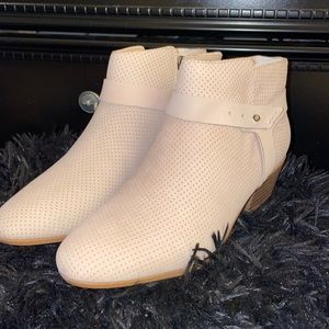 Clarks Women’s Boylan Dawn Ankle Bootie